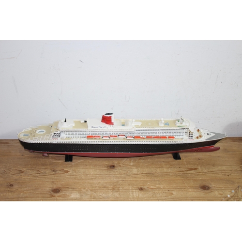 604 - QUANTITY OF MODELS BOATS  x9
56 X 14CM