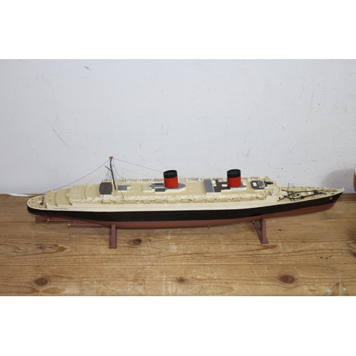 604 - QUANTITY OF MODELS BOATS  x9
56 X 14CM