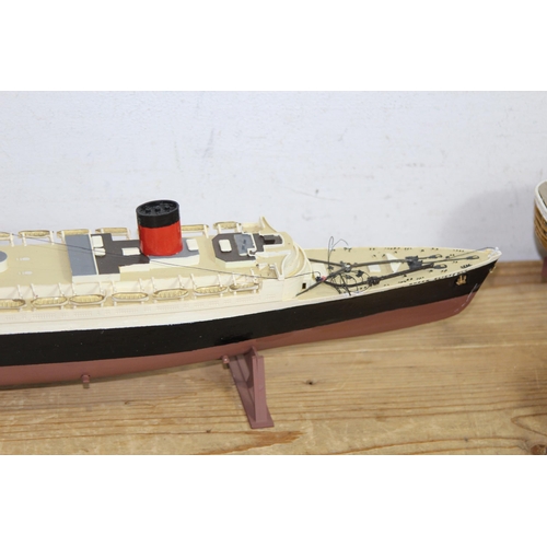 604 - QUANTITY OF MODELS BOATS  x9
56 X 14CM