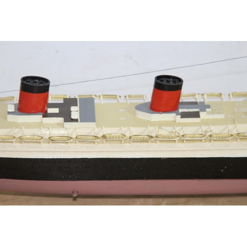 604 - QUANTITY OF MODELS BOATS  x9
56 X 14CM