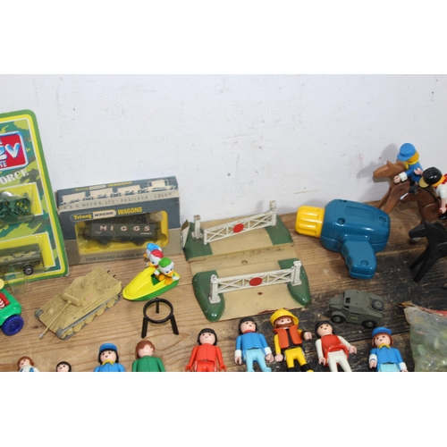 611 - QUANTITY OF VINTAGE TOYS INCLUDING PLAYMOBIL