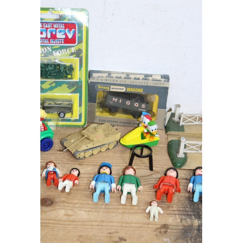 611 - QUANTITY OF VINTAGE TOYS INCLUDING PLAYMOBIL