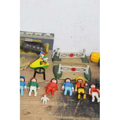 611 - QUANTITY OF VINTAGE TOYS INCLUDING PLAYMOBIL