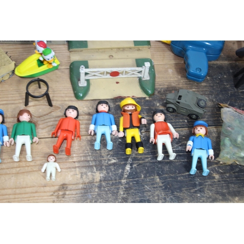 611 - QUANTITY OF VINTAGE TOYS INCLUDING PLAYMOBIL