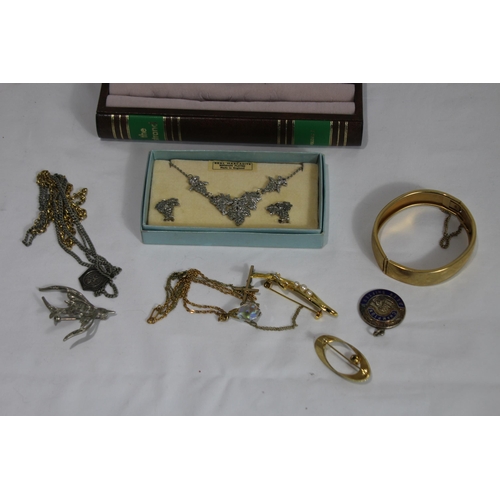 345 - QUANTITY OF COSTUME JEWELLERY INCLUDING SILVER