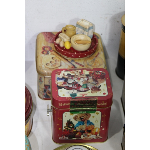 372 - LARGE QUANTITY OF VINTAGE TINS