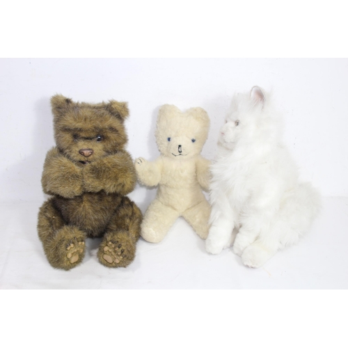 585 - QUANTITY OF TEDDY BEARS INCLUDING ARTICULATED