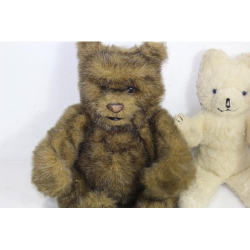 585 - QUANTITY OF TEDDY BEARS INCLUDING ARTICULATED