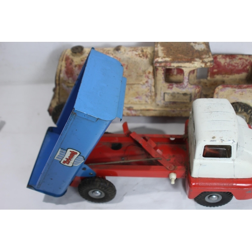 600 - VINTAGE TRI ANG TINPLATE DUMPER TRUCK AND TIN PLATE ENGINE
52CM