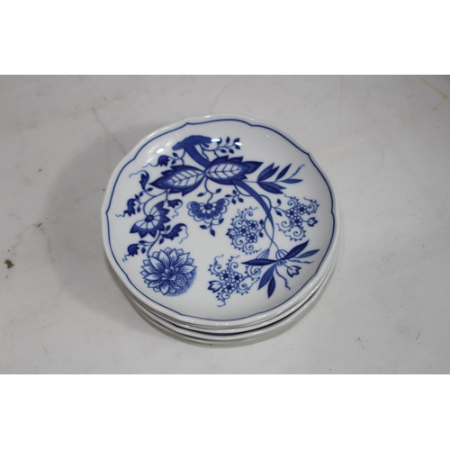 216 - LARGE QUANTITY OF BLUE ONION HUTSCHENREUTHER CHINA