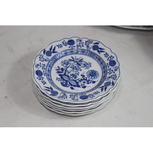 216 - LARGE QUANTITY OF BLUE ONION HUTSCHENREUTHER CHINA