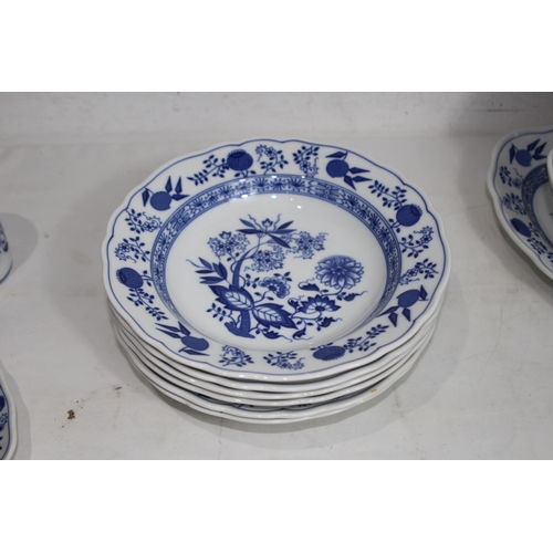 216 - LARGE QUANTITY OF BLUE ONION HUTSCHENREUTHER CHINA