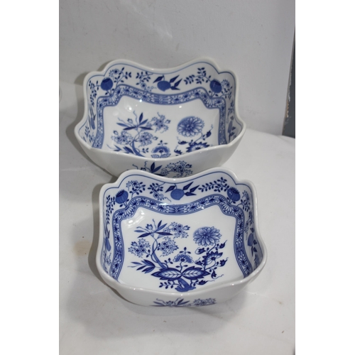 216 - LARGE QUANTITY OF BLUE ONION HUTSCHENREUTHER CHINA