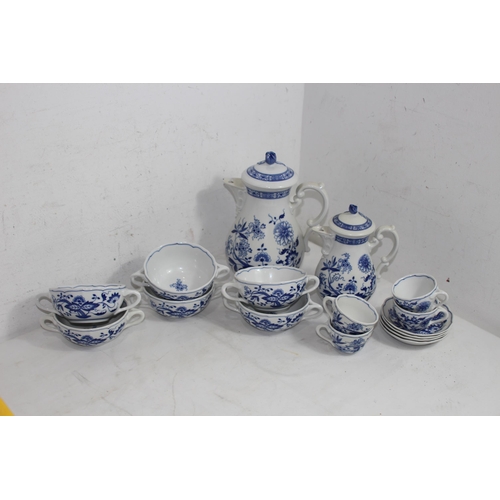 216 - LARGE QUANTITY OF BLUE ONION HUTSCHENREUTHER CHINA