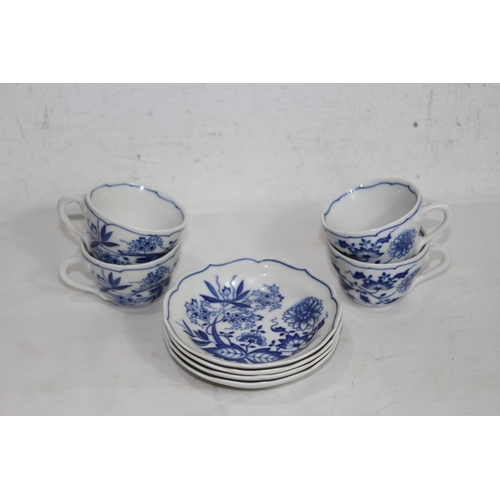 216 - LARGE QUANTITY OF BLUE ONION HUTSCHENREUTHER CHINA