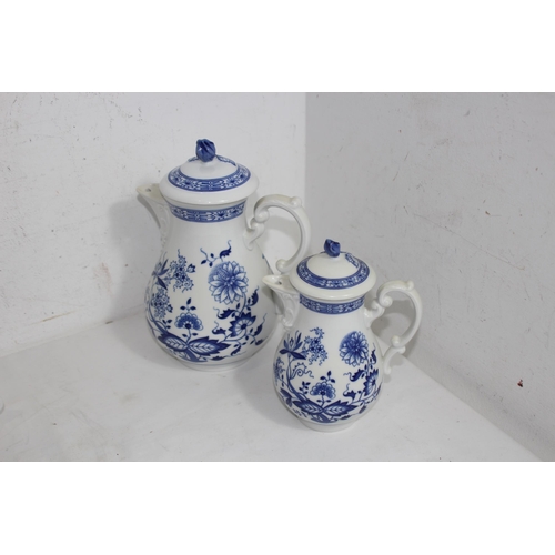 216 - LARGE QUANTITY OF BLUE ONION HUTSCHENREUTHER CHINA