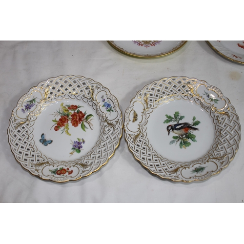 218 - QUANTITY OF VINTAGE COLLECTABLE PLATES