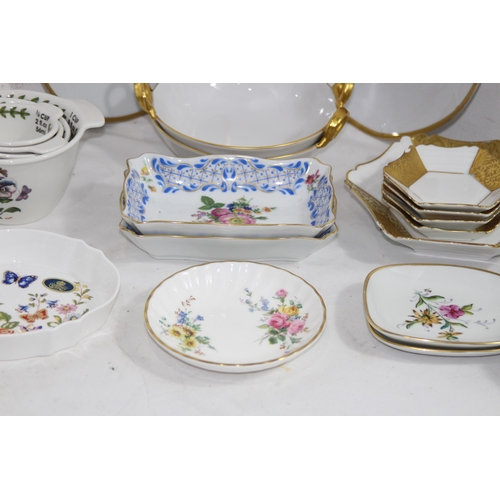 223 - QUANTITY OF SMALL GOOD CHINA PIECES