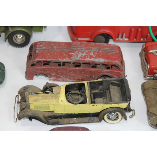 593 - QUANTITY OF VINTAGE TINPLATE AND DIE CAST VEHICLES - IN NEED OF SOME TLC