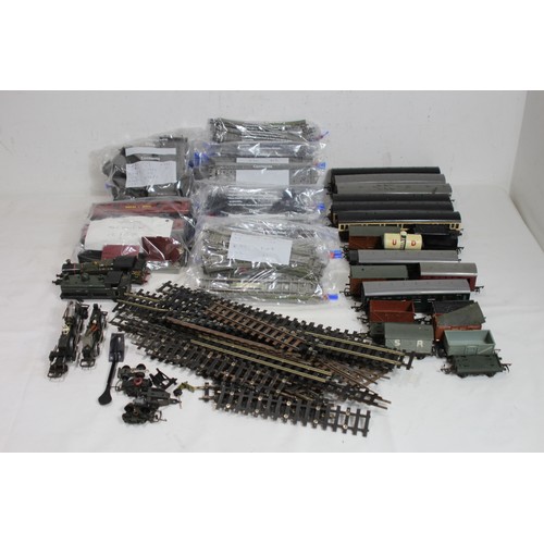 601 - QUANTITY OF OO GAUGE ENGINE, ROLLING STOCK AND TRACK