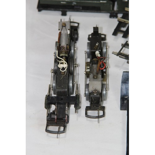 601 - QUANTITY OF OO GAUGE ENGINE, ROLLING STOCK AND TRACK