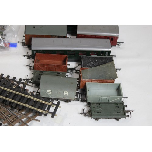 601 - QUANTITY OF OO GAUGE ENGINE, ROLLING STOCK AND TRACK