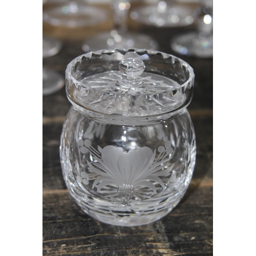 217 - LARGE QUANTITY OF GOOD GLASSWARE