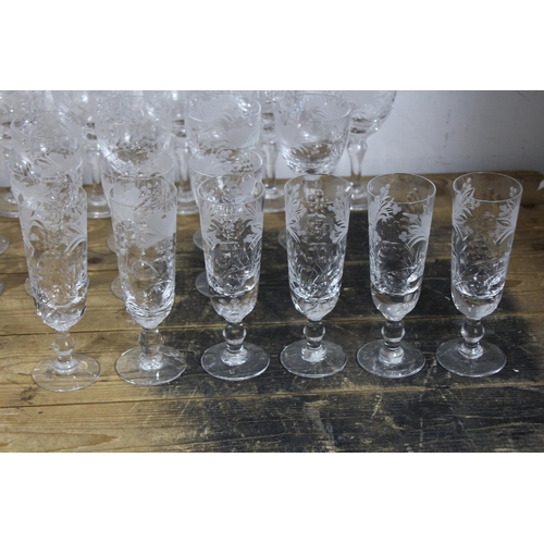 217 - LARGE QUANTITY OF GOOD GLASSWARE