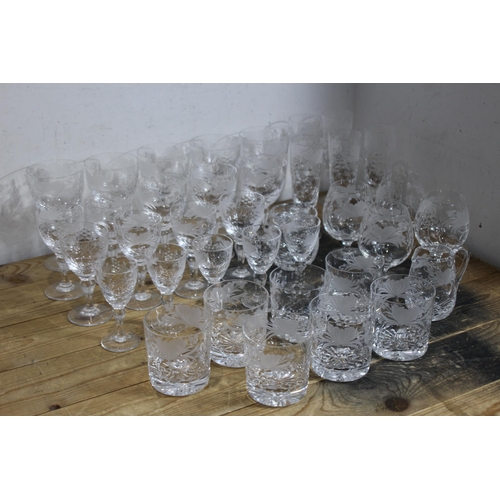 217 - LARGE QUANTITY OF GOOD GLASSWARE