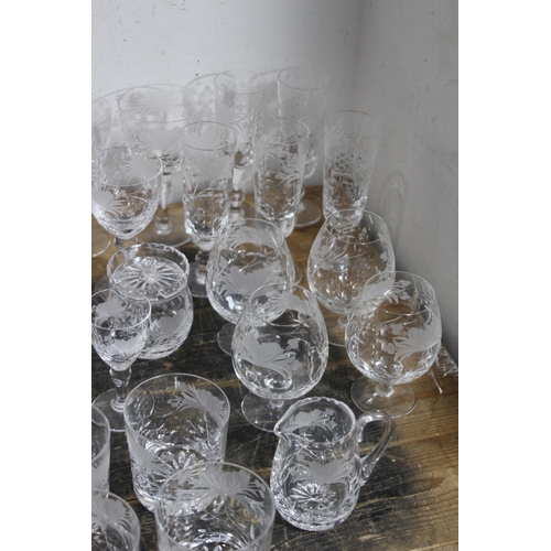 217 - LARGE QUANTITY OF GOOD GLASSWARE