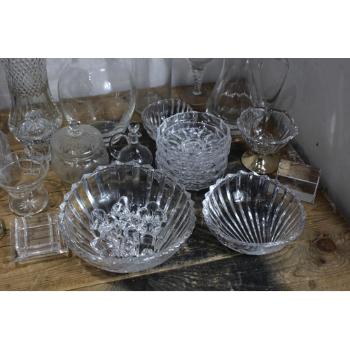 221 - QUANTITY OF GLASSWARE