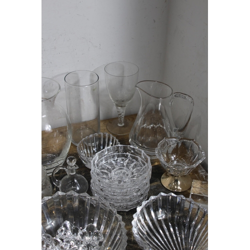 221 - QUANTITY OF GLASSWARE