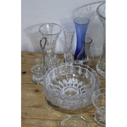 221 - QUANTITY OF GLASSWARE