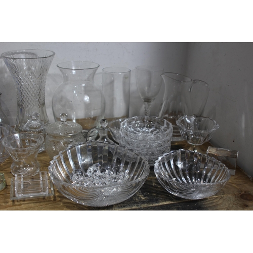 221 - QUANTITY OF GLASSWARE