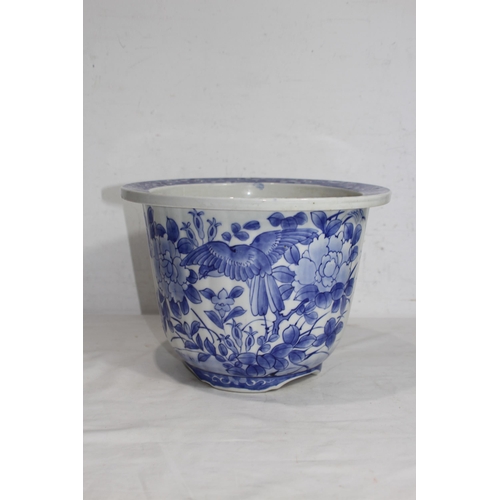 248 - 4 X LARGE PIECES OF BLUE AND WHITE CHINA
46CM