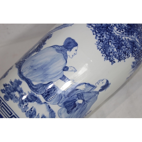 248 - 4 X LARGE PIECES OF BLUE AND WHITE CHINA
46CM