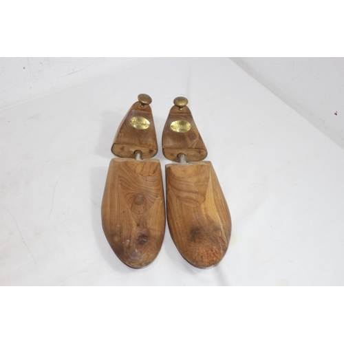 339 - QUANTITY OF WOODEN SHOE STRETCHERS