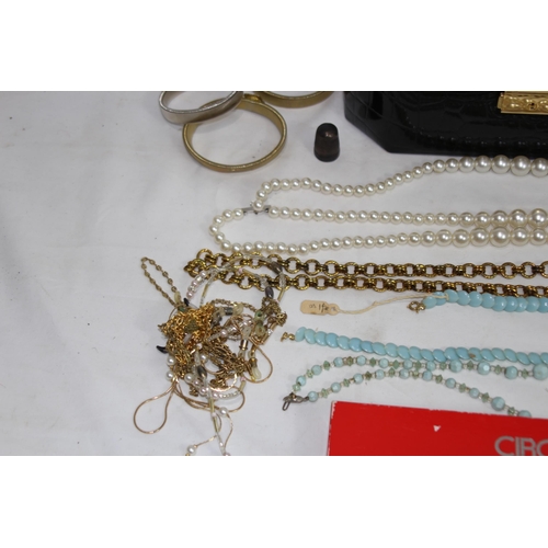 356 - QUANTITY OF COSTUME JEWELLERY