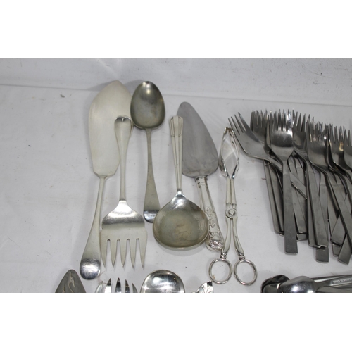 380 - LARGE QUANTITY OF CUTLERY