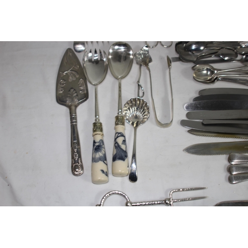 380 - LARGE QUANTITY OF CUTLERY