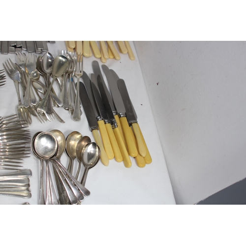 380 - LARGE QUANTITY OF CUTLERY