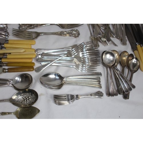 380 - LARGE QUANTITY OF CUTLERY