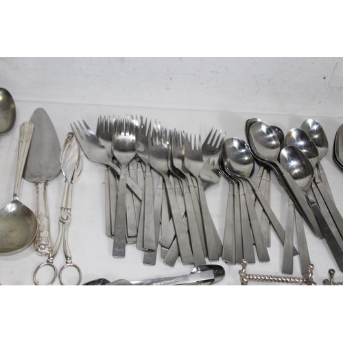 380 - LARGE QUANTITY OF CUTLERY