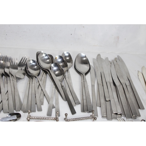 380 - LARGE QUANTITY OF CUTLERY