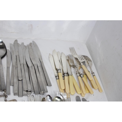 380 - LARGE QUANTITY OF CUTLERY