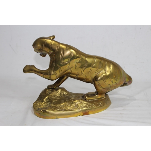 410 - BRASS TIGER, FOX AND DOG
28CM