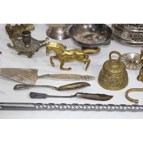 411 - QUANTITY OF BRASS AND METALWARE