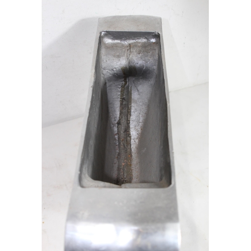 425 - ALUMINIUM TWO HANDLED VASE
50 X 30CM