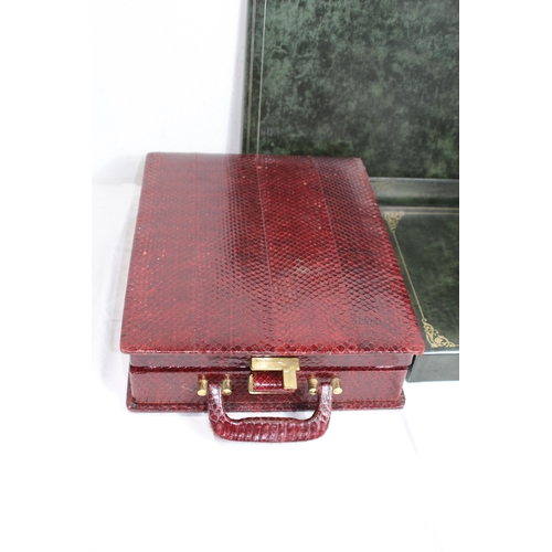 853 - VINTAGE LE TANNEUR DESK SET AND WRITING CASE