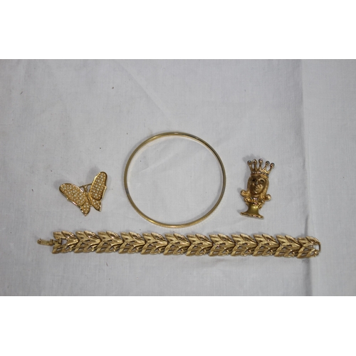 861 - QUANTITY OF TRIFARI COSTUME JEWELLERY